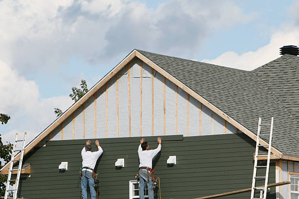 Professional Vinyl Siding technician working in Goshen, IN
